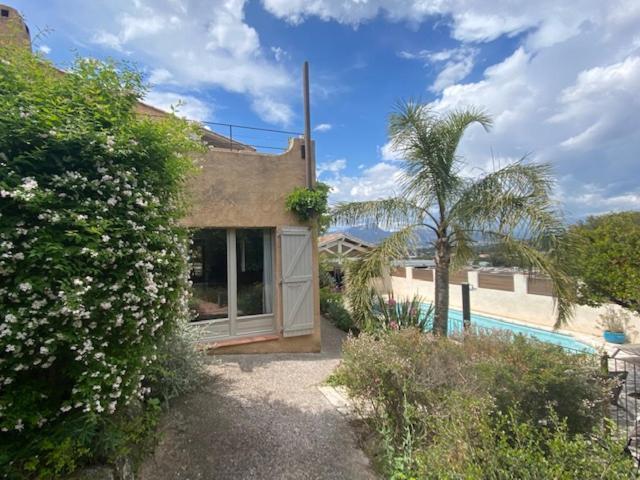 Joli rez-de-villa 80 m2 proche mer, piscine partagée Carqueiranne Exterior foto