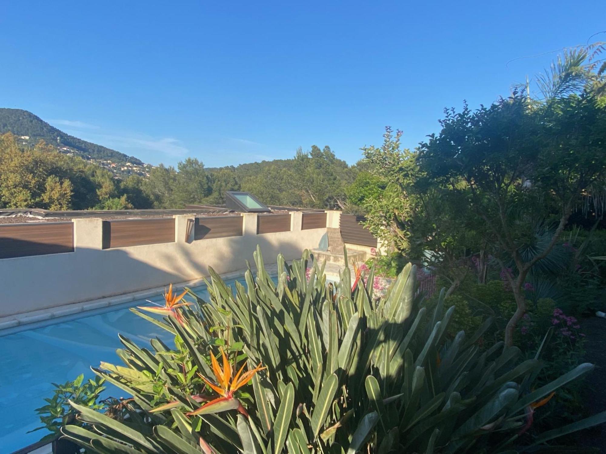 Joli rez-de-villa 80 m2 proche mer, piscine partagée Carqueiranne Exterior foto